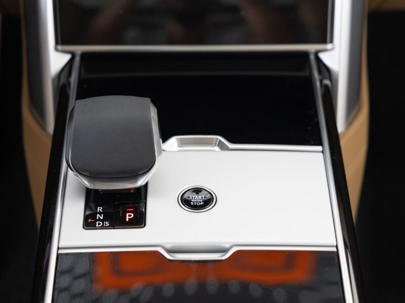 2026 Land Rover Range Rover Vogue P530 Autobiography 4.4 L V8 Engine Grey Tan SUV GCC Specs