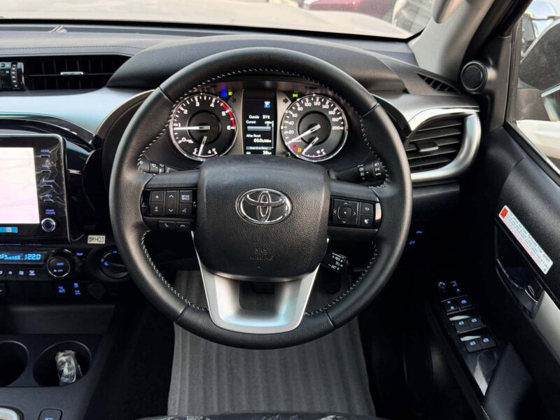 2025 Toyota Hilux Double Cab RHD 2.8L 4-cylinder Diesel Engine Grey Black Pickup Truck