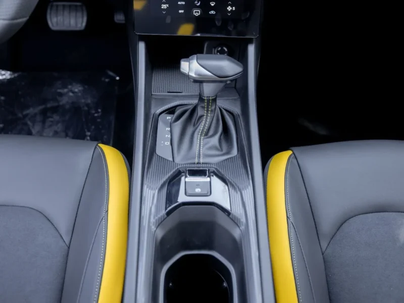 2025 DONGFENG SHINE E3 1.5 Litres 4 Cylinders Petrol Engine White Black SUV GCC Specs