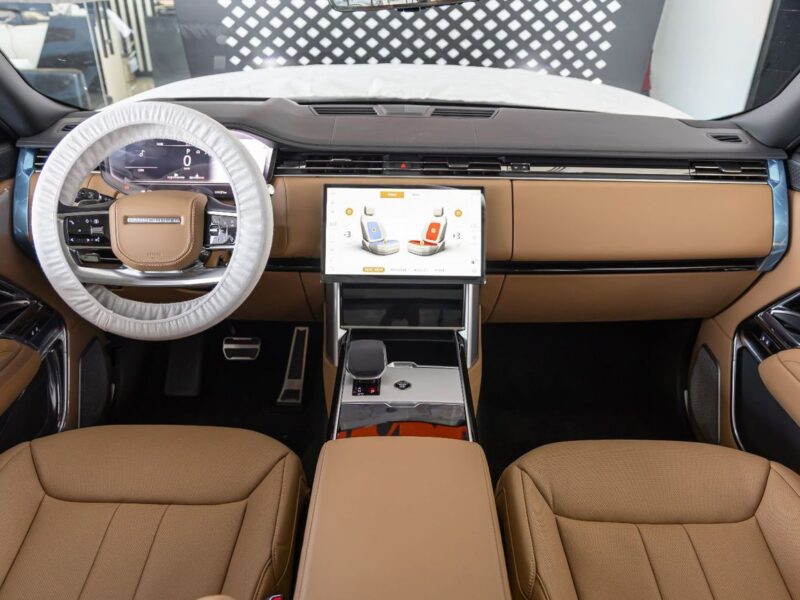 2026 Land Rover Range Rover Vogue P530 Autobiography 4.4 L V8 Engine Grey Tan SUV GCC Specs