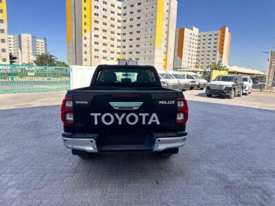2025 Toyota Hilux Double Cab RHD 2.8L 4-cylinder Diesel Engine Black Pickup Truck