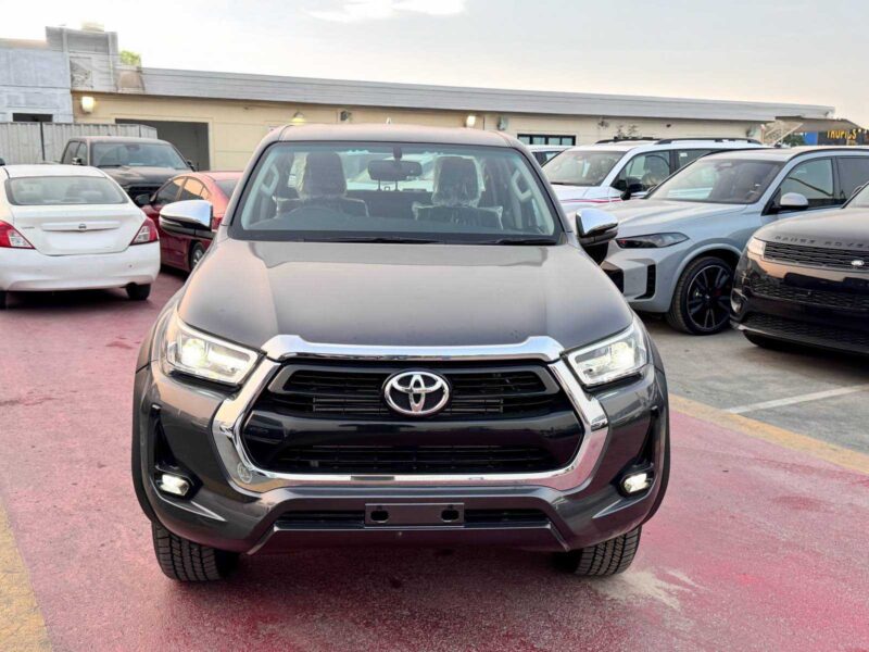 2025 Toyota Hilux Double Cab RHD 2.8L 4-cylinder Diesel Engine Grey Black Pickup Truck