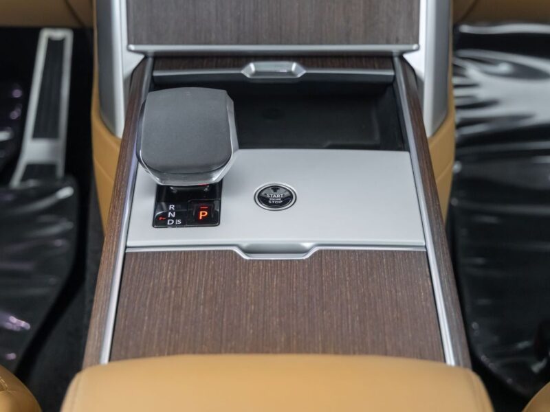 2024 Land Rover Range Rover HSE P530 4.4 Litres 8 Cylinders Petrol Engine Gold Brown SUV GCC