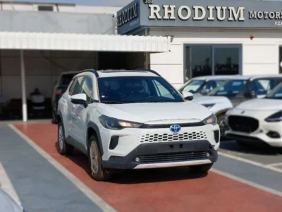 2025 Toyota Corolla Cross 1.8 Litres 4 Cylinders Hybrid Engine White Red SUV GCC Specs