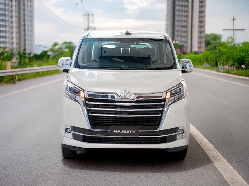 2026 Toyota Majesty Grande 2.8L Inline 4-cylinder Diesel Engine White Black MPV