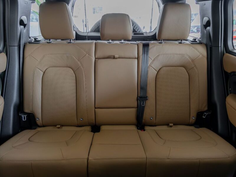 2026 LAND ROVER DEFENDER 110 X-DYNAMIC HSE P400 3.0L 6 Cylinders Petrol Engine Black Tan SUV