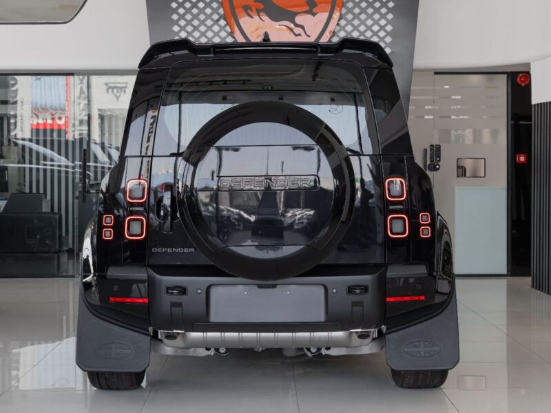 2026 LAND ROVER DEFENDER 110 X-DYNAMIC HSE P400 3.0L 6 Cylinders Petrol Engine Black Tan SUV