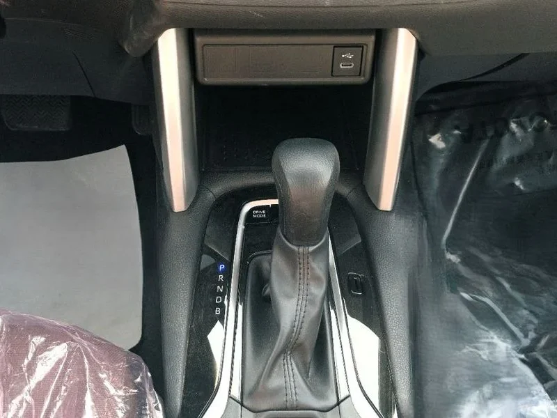 2025 Toyota Corolla Cross 1.8 Litres 4 Cylinders Hybrid Engine White Red SUV GCC Specs