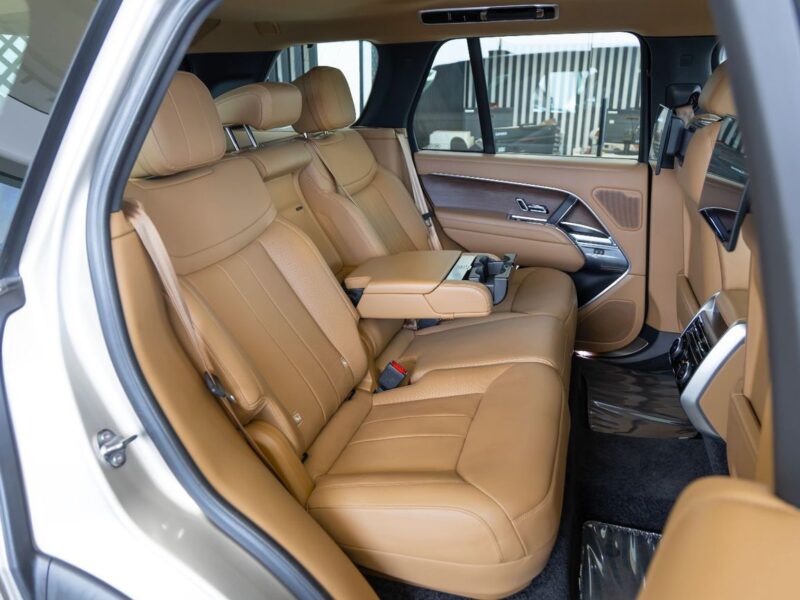2024 Land Rover Range Rover HSE P530 4.4 Litres 8 Cylinders Petrol Engine Gold Brown SUV GCC