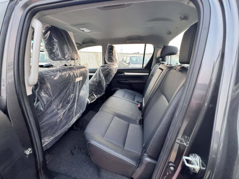 2025 Toyota Hilux Double Cab RHD 2.8L 4-cylinder Diesel Engine Grey Black Pickup Truck
