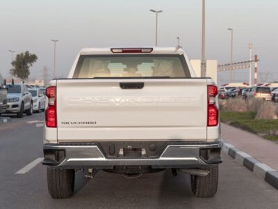 2025 CHEVROLET SILVERADO V8 Petrol Engine 5.3 Litres 4WD GCC Specs White Black Pickup