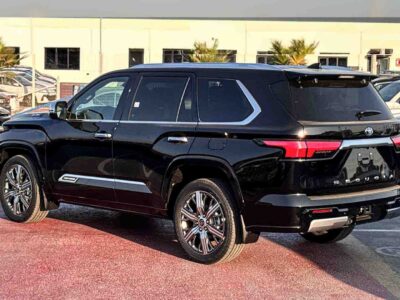 2025 Toyota Sequoia Capstone Hybrid 3.4L twin-turbo V6 i-FORCE MAX Black SUV