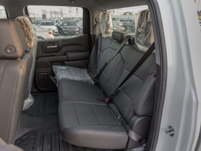 2025 CHEVROLET SILVERADO V8 Petrol Engine 5.3 Litres 4WD GCC Specs White Black Pickup