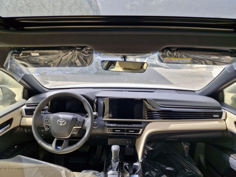 2025 Toyota Camry 2.5-liter 4-cylinder Petrol Engine Blue Beige Sedan GCC Specs