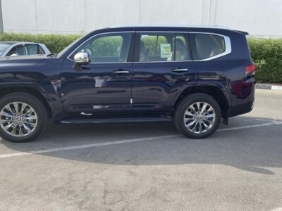 2022 Toyota Land Cruiser VXR 3.5-liter V6 Twin Turbo Petrol Engine Blue Red SUV GCC