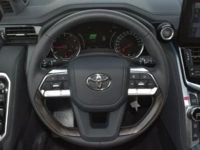 2022 Toyota Land Cruiser VXR 3.5L Twin-Turbo V6 Petrol Engine Black Red SUV GCC Specs