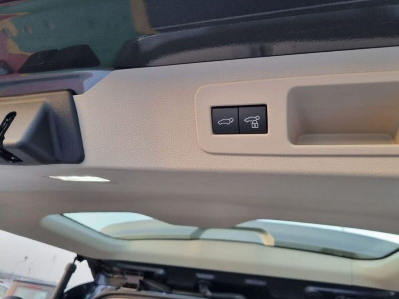 2022 Toyota Land Cruiser VXR 3.3L V6 Twin-turbo Diesel Engine Grey Beige SUV GCC Specs