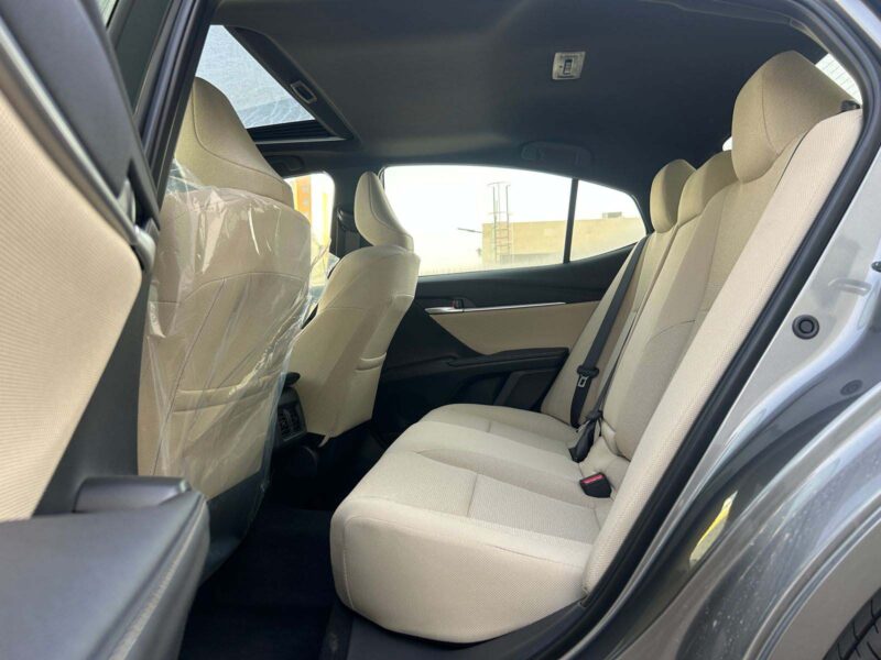 2025 Toyota Camry 2.5-liter 4-cylinder Petrol Engine Grey Beige Sedan GCC Specs