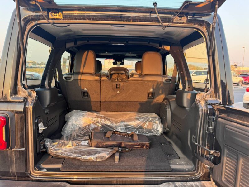 2025 Jeep Wrangler Unlimited Rubicon 2.0L Turbocharged 4-cylinder Engine Black SUV