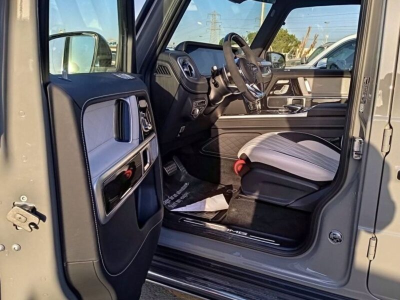 2022 Mercedes-Benz AMG G 63 4.0L twin-turbo V8 Engine Grey White SUV GCC Specs