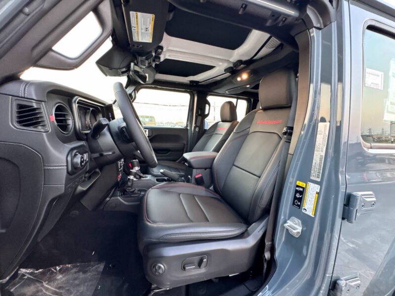 2025 Jeep Wrangler Unlimited Rubicon 2.0L Turbocharged 4-cylinder Engine Grey Black SUV