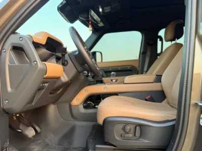 2025 Land Rover Defender P400 110 X-Dynamic HSE 3.0L turbocharged 6 Cylinders Grey Tan SUV