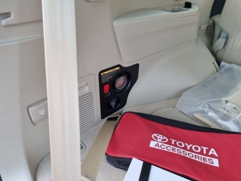 2022 Toyota Land Cruiser VXR 3.3L V6 Twin-turbo Diesel Engine Grey Beige SUV GCC Specs