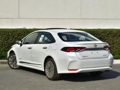 2024 TOYOTA COROLLA 2.0 Litres 4 Cylinder Petrol Engine White Grey Sedan Top Option