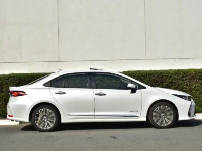 2024 TOYOTA COROLLA 2.0 Litres 4 Cylinder Petrol Engine White Grey Sedan Top Option