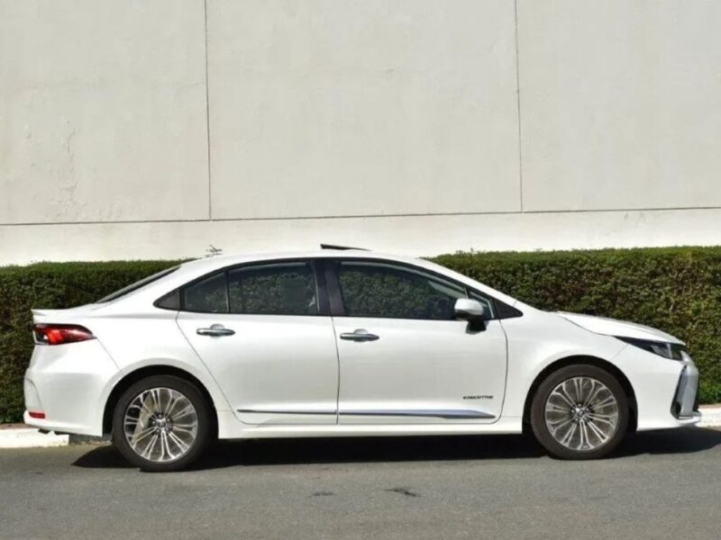2024 TOYOTA COROLLA 2.0 Litres 4 Cylinder Petrol Engine White Grey Sedan Top Option