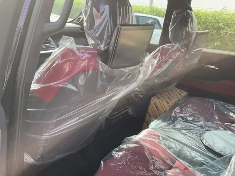 2022 Toyota Land Cruiser VXR 3.5-liter V6 Twin Turbo Petrol Engine Blue Red SUV GCC