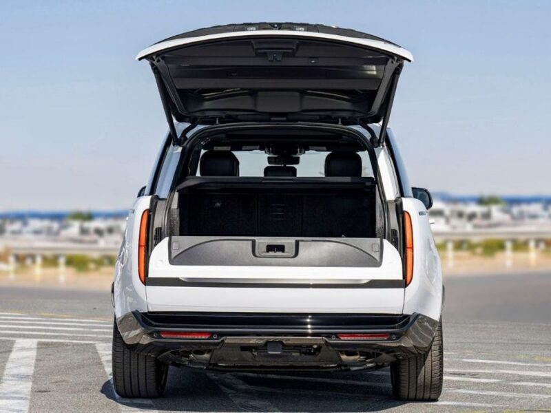 2023 Land Rover RANGE ROVER SE P530 4.4 Litres 6 Cylinders Petrol Engine White Grey SUV