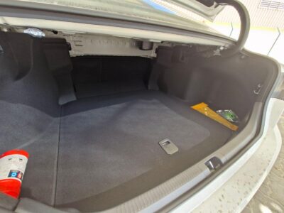 2025 Toyota Camry GLE 2.5-liter 4-cylinder Petrol Engine White Tan Sedan GCC Specs