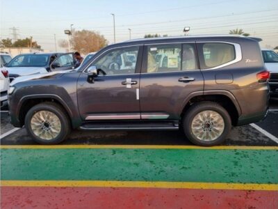 2022 Toyota Land Cruiser VXR 3.3L V6 Twin-turbo Diesel Engine Grey Beige SUV GCC Specs