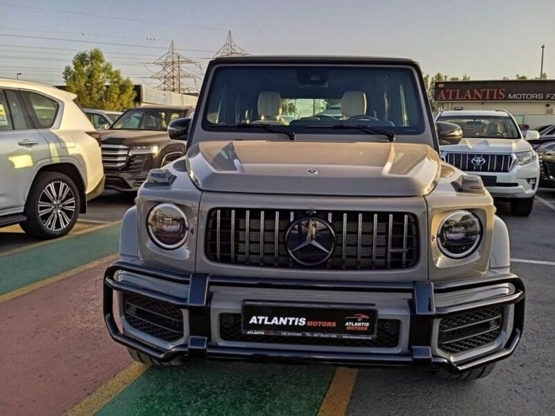 2022 Mercedes-Benz AMG G 63 4.0L twin-turbo V8 Engine Grey White SUV GCC Specs