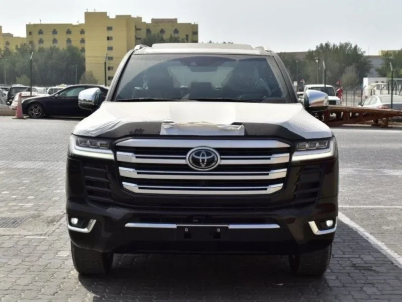 2022 Toyota Land Cruiser VXR 3.5L Twin-Turbo V6 Petrol Engine Black Red SUV GCC Specs