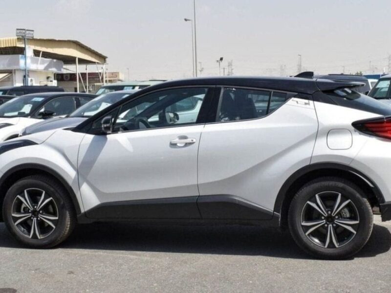2022 Toyota C-HR Suffix Z2 1.2 Litres 4 Cylinders Petrol Engine AWD White Black SUV