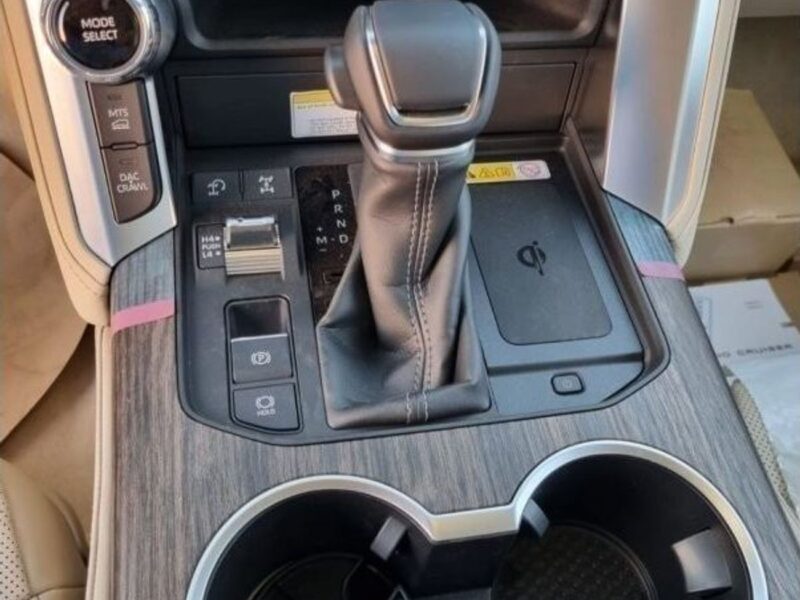 2022 Toyota Land Cruiser VXR 3.3L V6 Twin-turbo Diesel Engine Grey Beige SUV GCC Specs