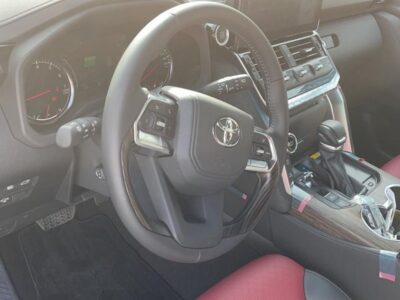2022 Toyota Land Cruiser VXR 3.5-liter V6 Twin Turbo Petrol Engine Blue Red SUV GCC