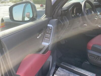 2022 Toyota Land Cruiser VXR 3.5-liter V6 Twin Turbo Petrol Engine Blue Red SUV GCC