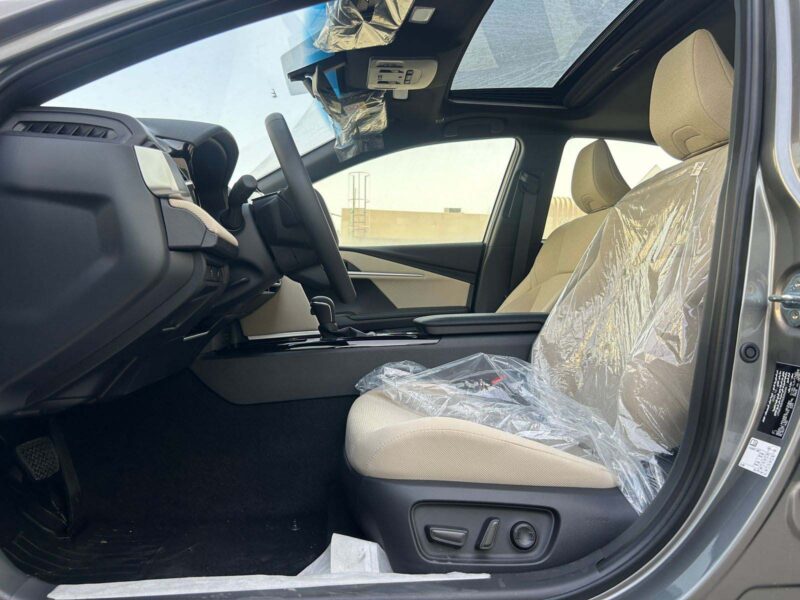 2025 Toyota Camry 2.5-liter 4-cylinder Petrol Engine Grey Beige Sedan GCC Specs