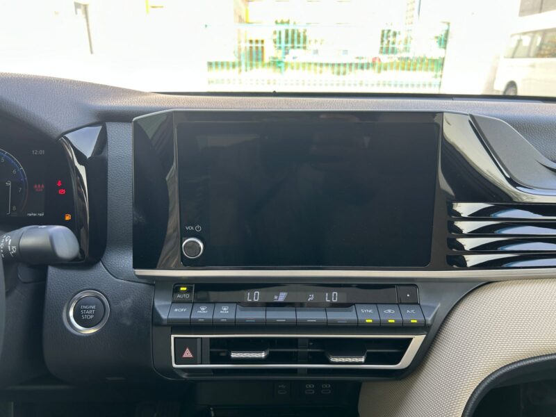 2025 Toyota Camry 2.5-liter 4-cylinder Petrol Engine Grey Beige Sedan GCC Specs