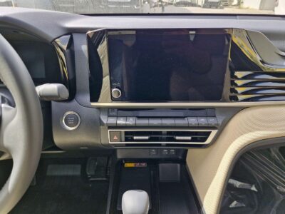 2025 Toyota Camry 2.5-liter 4-cylinder Petrol Engine Blue Beige Sedan GCC Specs