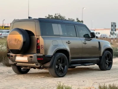 2025 Land Rover Defender P400 110 X-Dynamic HSE 3.0L turbocharged 6 Cylinders Grey Tan SUV