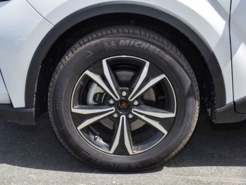 2022 Toyota C-HR Suffix Z2 1.2 Litres 4 Cylinders Petrol Engine AWD White Black SUV