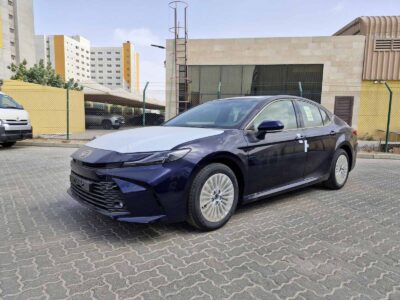 2025 Toyota Camry 2.5-liter 4-cylinder Petrol Engine Blue Beige Sedan GCC Specs