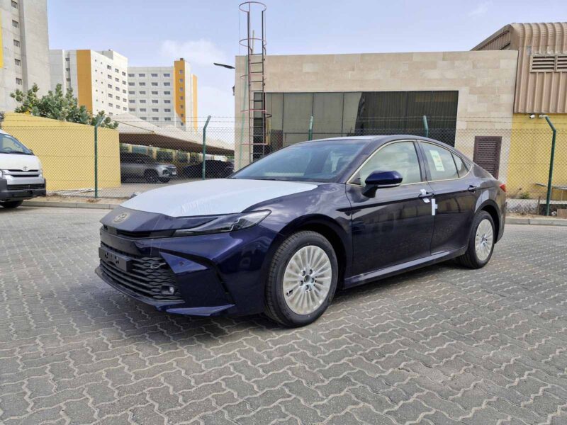 2025 Toyota Camry 2.5-liter 4-cylinder Petrol Engine Blue Beige Sedan GCC Specs