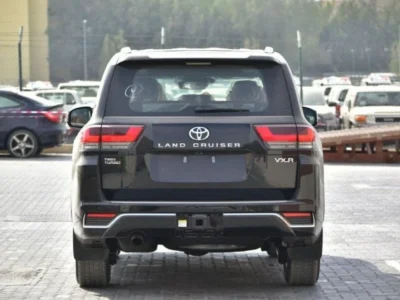 2022 Toyota Land Cruiser VXR 3.5L Twin-Turbo V6 Petrol Engine Black Red SUV GCC Specs