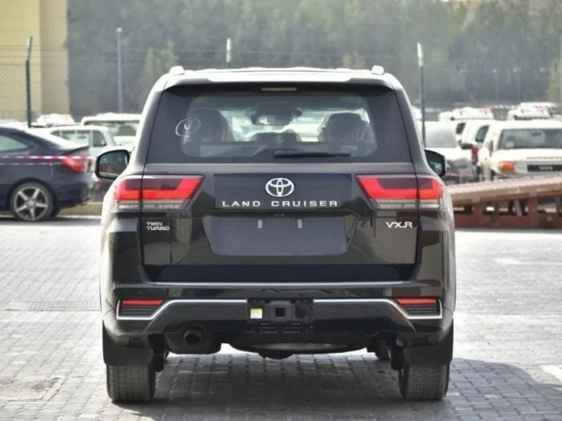 2022 Toyota Land Cruiser VXR 3.5L Twin-Turbo V6 Petrol Engine Black Red SUV GCC Specs