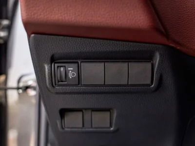 2023 TOYOTA COROLLA CROSS 1.8 Litres HEV 4 Cylinders Engine Black Red SUV Automatic